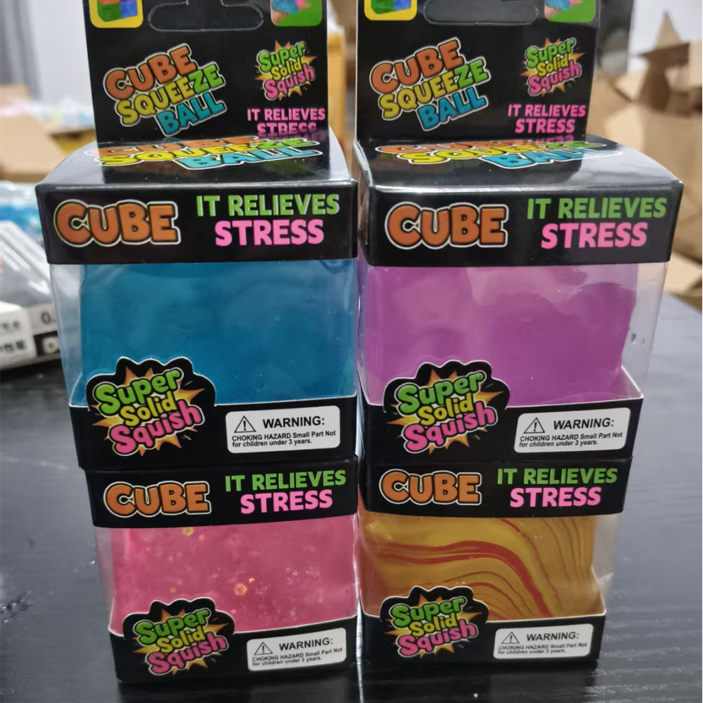 CUBE SQUEEZE Super Solid Squish!